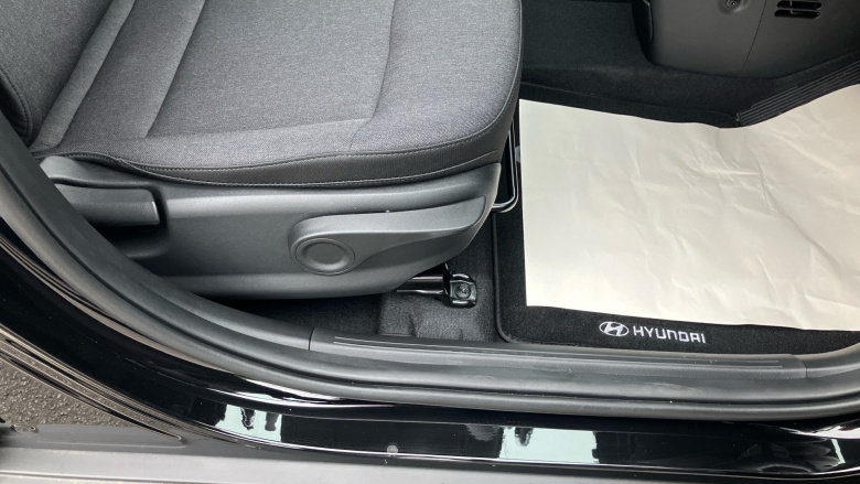 Hyundai INSTER 85kW 02 49kWh 5dr Auto Electric Hatchback